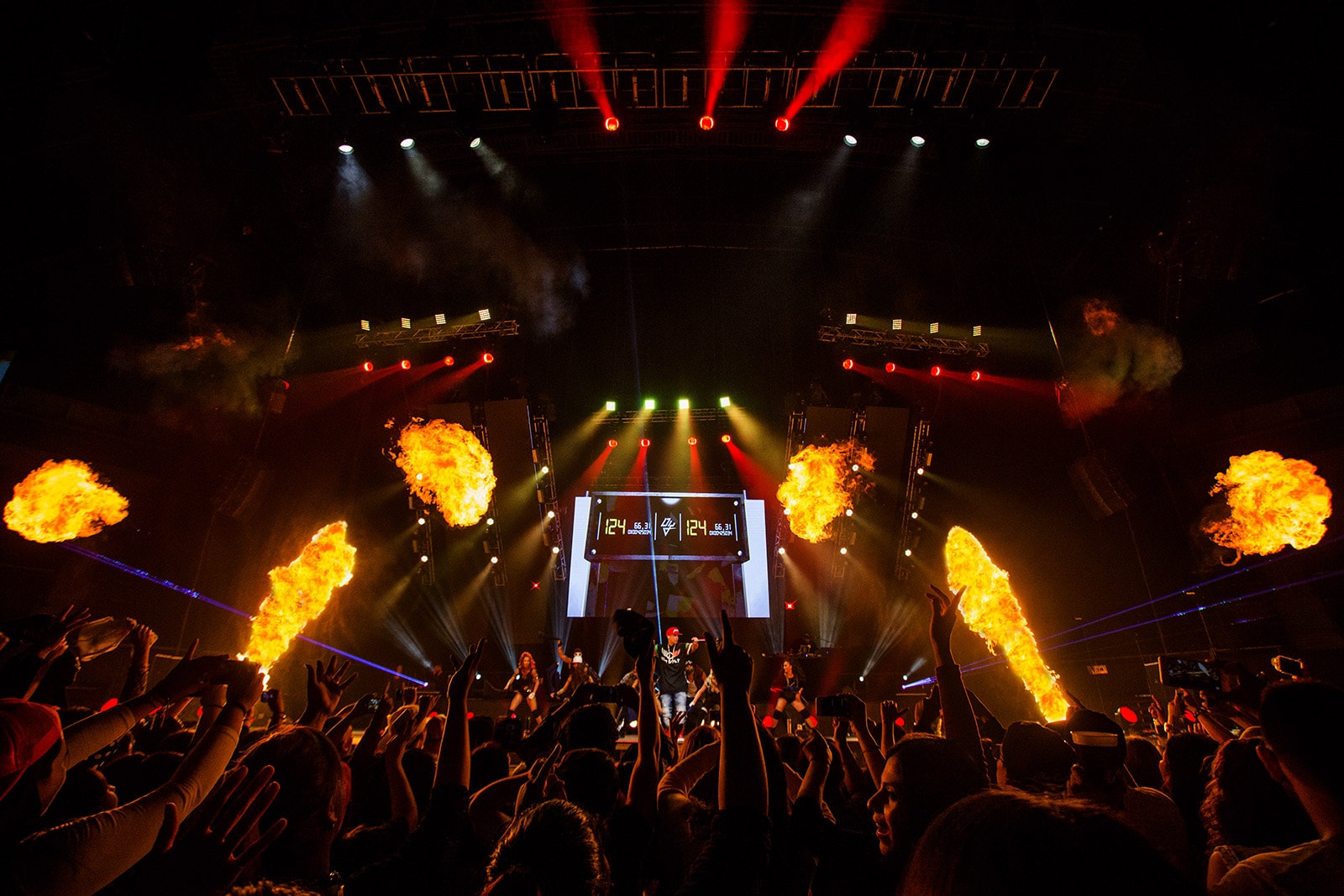 Concierto — pirotecnia y fuego