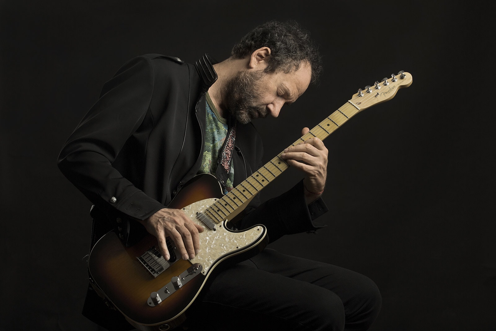 Músico con guitarra